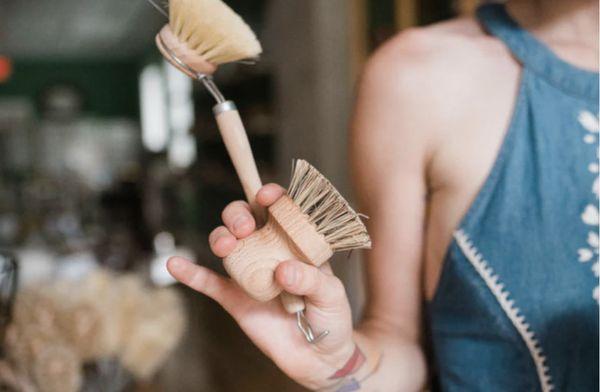 Green Life Trading Co. offers dish brushes with reusable and compostable components.