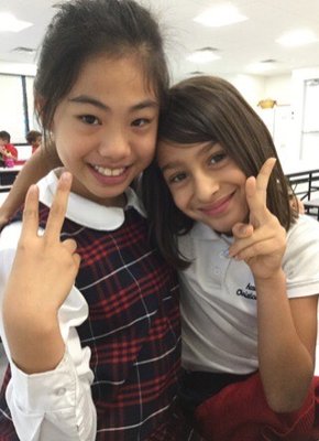 Two friends, Olivia and Sophie's are sitting in the lunchroom.