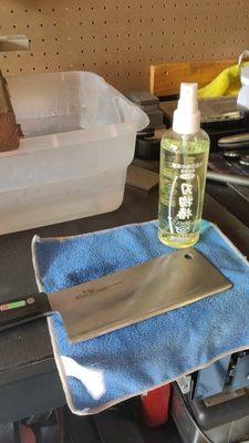 Each hand sharpened blade is finished/buffed with 100% Tsubaki Oil