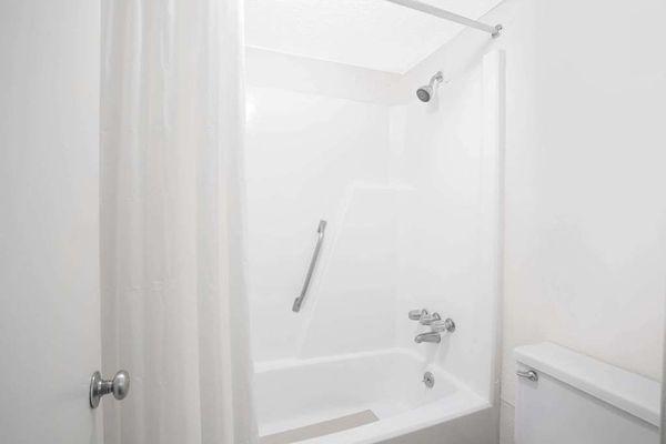 Guest room bath