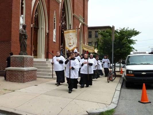 Traditional Latin Mass; Corpus Christi procession in front of Saint Paul's