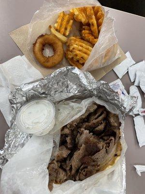 Lamb/beef gyro with waffle fries