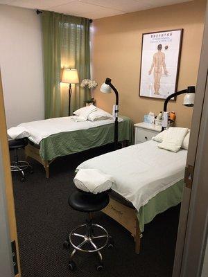 Acupuncture room for couple