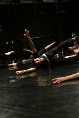 Contemporary Classes. Photo by Stephanie Sanchez.