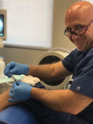 Dr. Todd Alea performing his very own PRP Knee injection