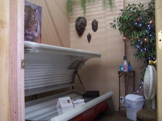 Come and enjoy our red-phototherapy tanning beds!