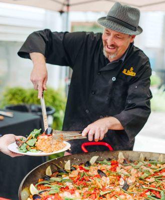 El Paellero serving the good stuff:  Paella!