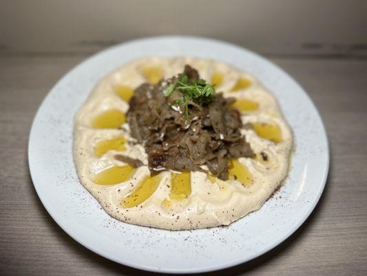 Hummus with gyro meat