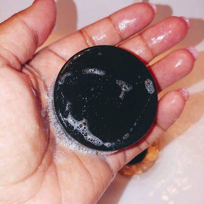 Detox facial bar with teatree oil and activated charcoal for a deep clean.