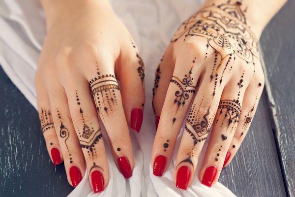 Rings style finger henna tattoo design