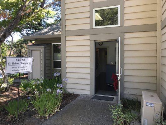 Front entrance to St. Helena Chiropractic office.