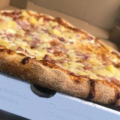 crispy crust Hawaiian pizza