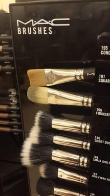 Cause you need 1000000 MAC brushes 4 your 1 face