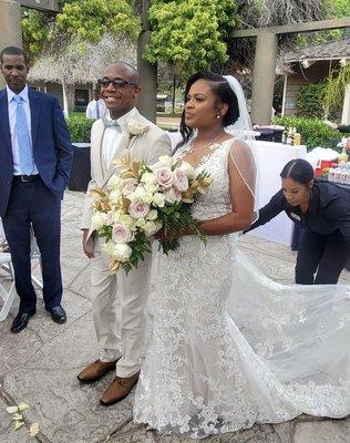 Nani preparing the bride for her entrance