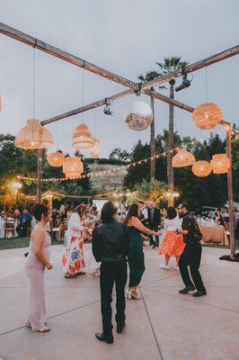 The center circle in the lower level space is a perfect built in dancefloor!