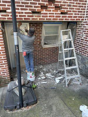 Fixing a stucco underneath the porch