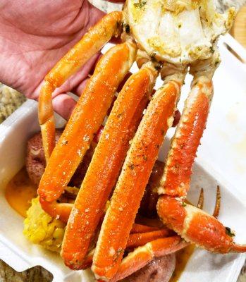 Snow Crab legs in garlic butter sauce  IG @eatanddrinkhouston