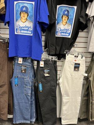 Carpenter Dickies and streetwise Tee's