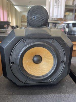 B&W speaker