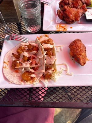 Shrimp tocos with a wing side