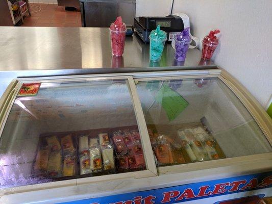 Drink sizes & fruit paletas (popsicles)