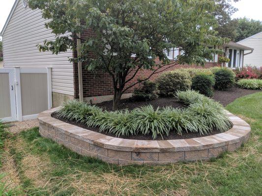 Small garden bed retaining wall and caps