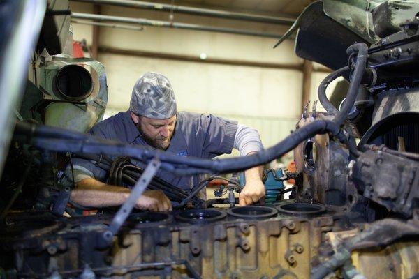 Truck Repair: Engines, Transmissions, Services, Diagnostics