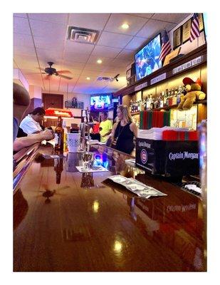 Teddy Bear Lounge.Old Classic Chicago Sports Bar.Cups & White Sox on TV.Nice Clean Place Cheep Beer Great Bartender Old Regulars.Cool!