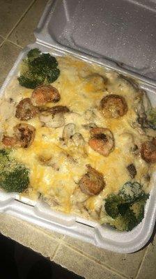 Alfredo Potato with shrimp added . DELICIOUS !