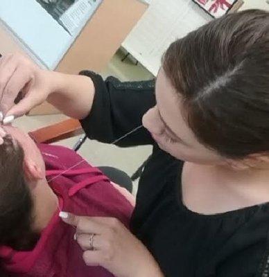 Melanie, Threading a Customer