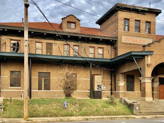 Old train station. Now houses a bar. That apparently serves food. That feels sketchy.