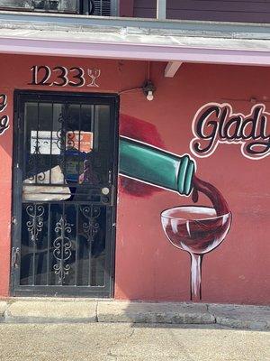 Glady's Bar