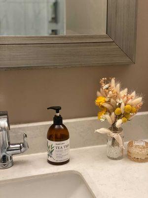 Dried mini arrangement sitting pretty in a customer's bathroom sink