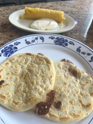 Tamal de Elote, Pupusa Frijol y Queso