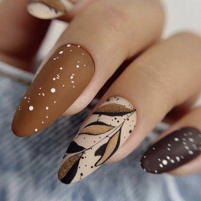 CR Nails Design