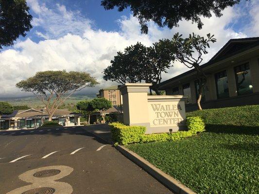 Entering Wailea Town Center