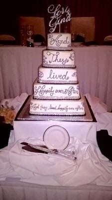 Our beautiful & great tasting wedding cake!