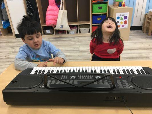 They love piano lessons with Vivi!