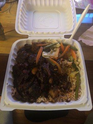 Oxtail with rice and peas with vegetables