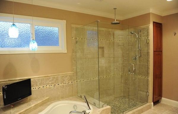 60" x 32" shower with frameless shower door