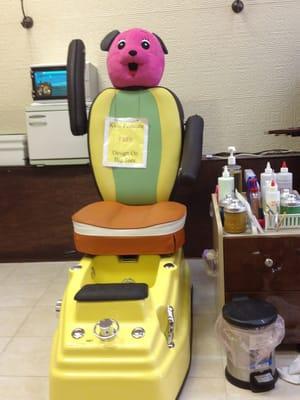 Kids pedicure chair. Cute!