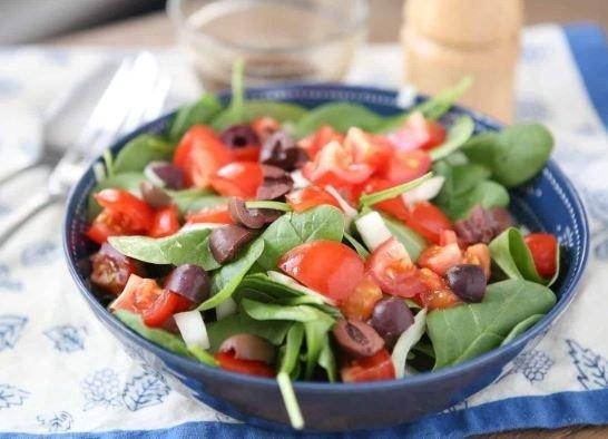 Spinach Salad:
Baby spinach, feta cheese, red onions, tomatoes, olives, peperoncini /balsamic