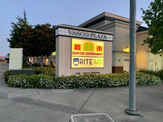 The Asian chain's 5th locay coming summer 2021, off of North Vasco exit en route to Brentwood | groceries incl fresh seafood tanks & produce