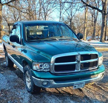 Pickup truck for the quick and easy loads.