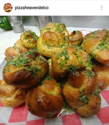 Garlic knots