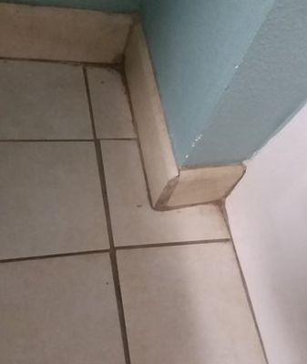 Same bathroom with terrible corners.