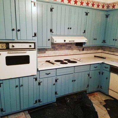 Retro cabinets kitchen remodel