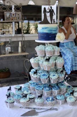 Blue ombré and floral designed cupcakes. Beautiful