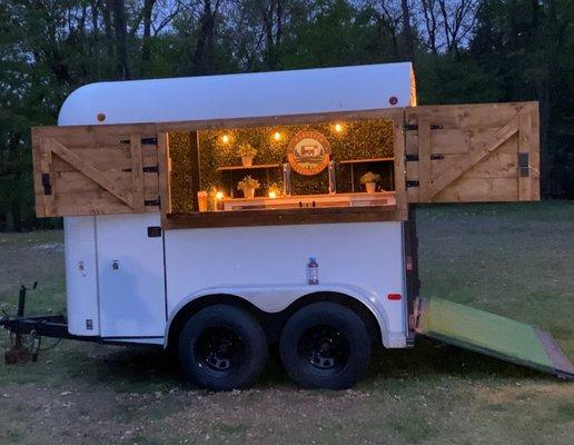 The Wanderer Traveling Bar serves New England!