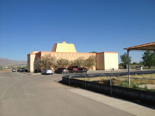 Driving up to the Mandir.